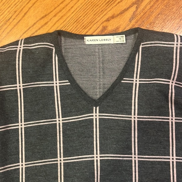 Karen Lessly Woman’s Grey Pink Plaid Sweater Size 1X - Picture 2 of 4